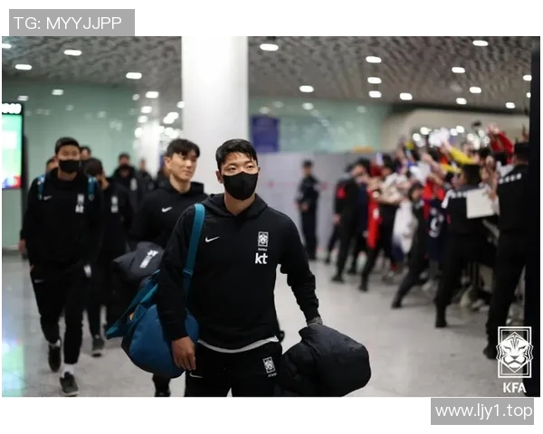 球员赛后感谢粉丝热情接机，机场变“球迷海”