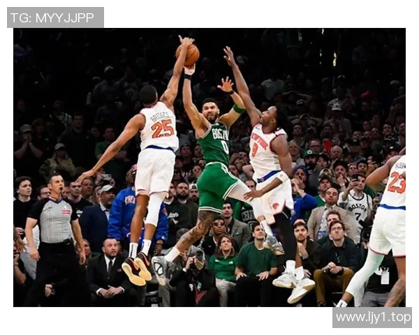 镜头捕捉：塔图姆赛场小动作引发热议